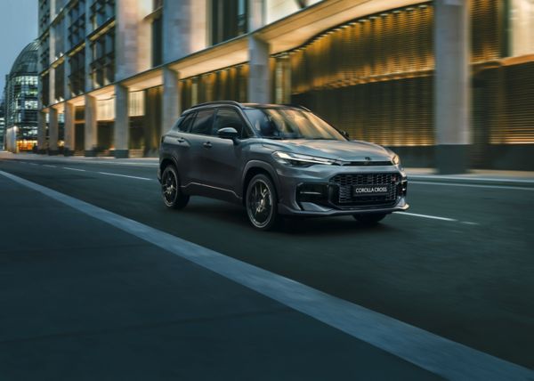 Toyota Corolla Cross qui roule en ville
