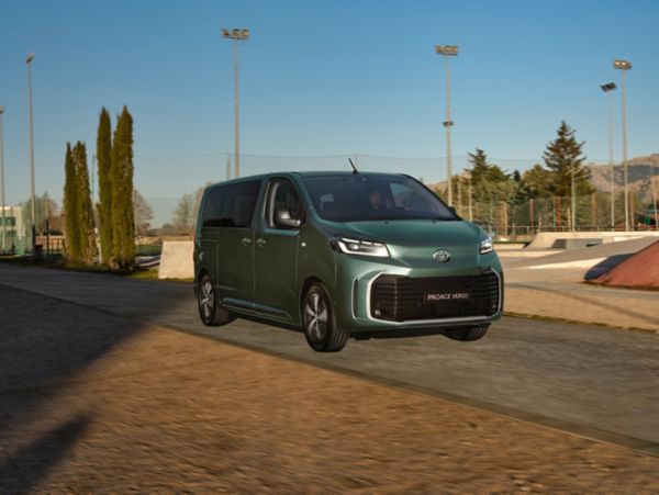 Toyota Proace Verso exterieur groen schuin rechtsvoor