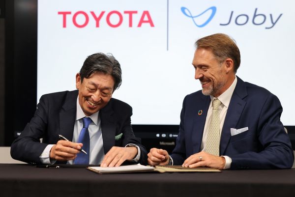 Toyota's CEO and Joby's CEO signing the contract
